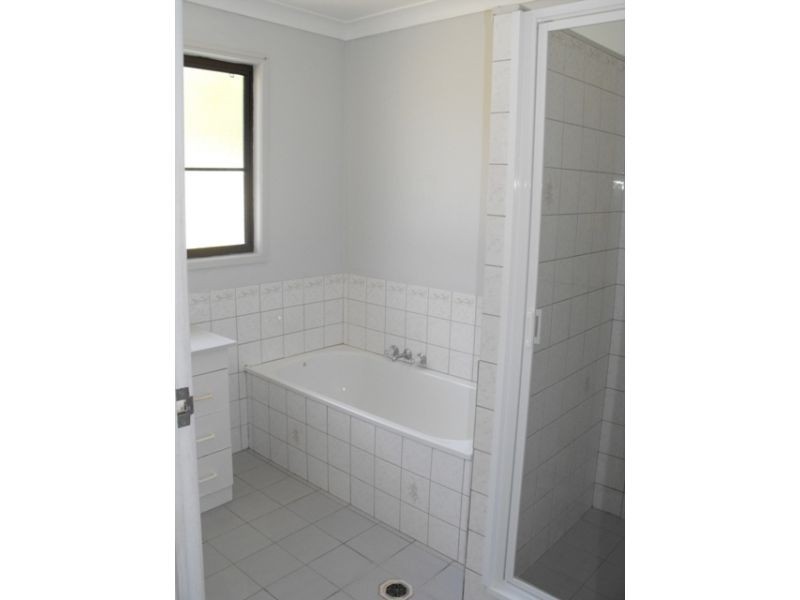 8 Venardos Drive, Gympie QLD 4570