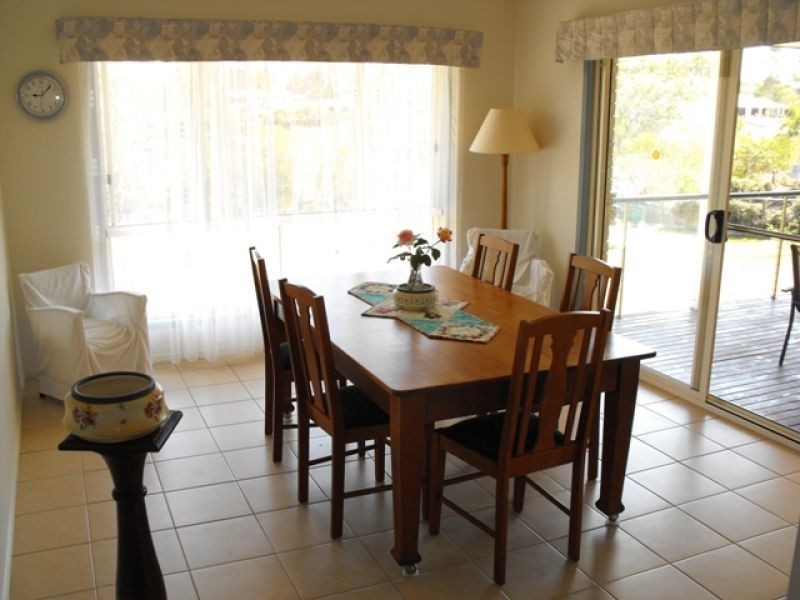 8 Deakin Court, Southside QLD 4570