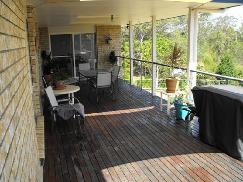 8 Deakin Court, Southside QLD 4570