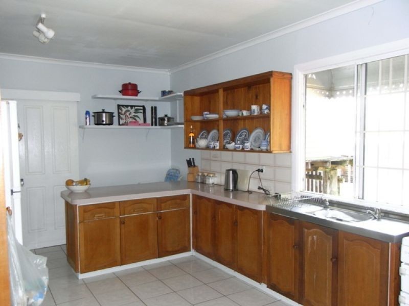 288 McIntosh Creek Road, Jones Hill QLD 4570