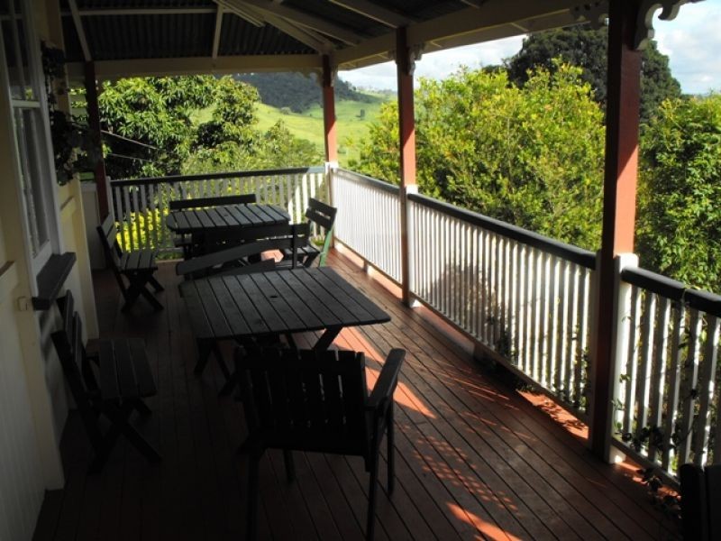 184 Robinson Road, Calico Creek QLD 4570