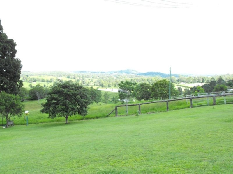 184 Robinson Road, Calico Creek QLD 4570