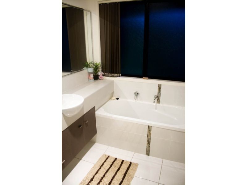 20 Jasmine Avenue, Southside QLD 4570