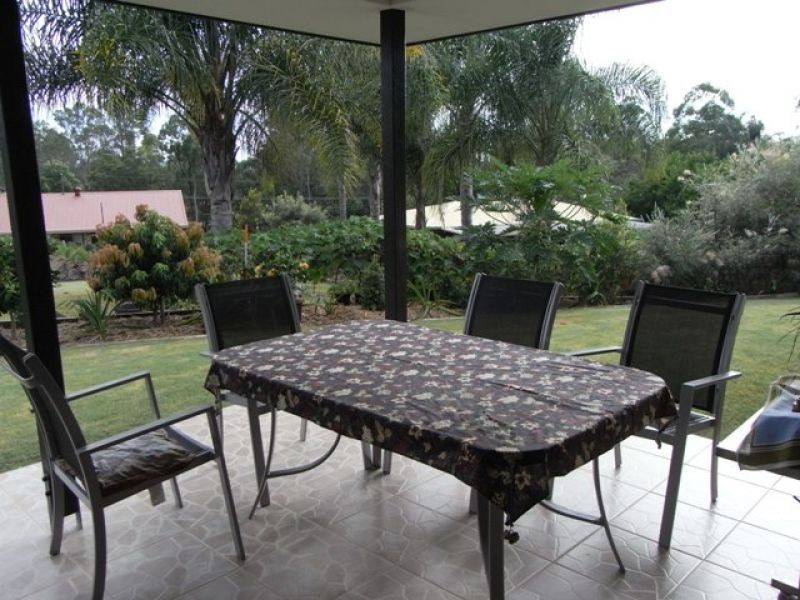12 Suncrest Court, Southside QLD 4570