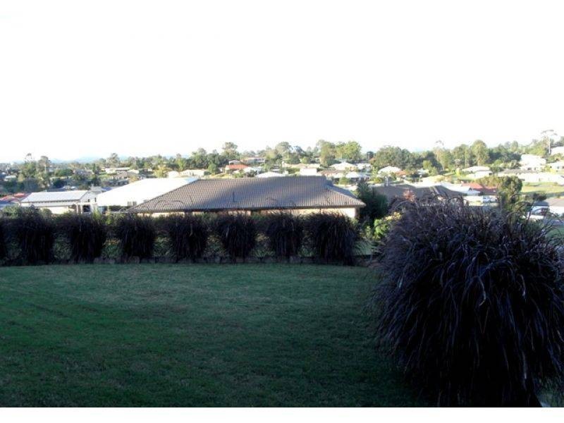 5 Archer Court, Southside QLD 4570