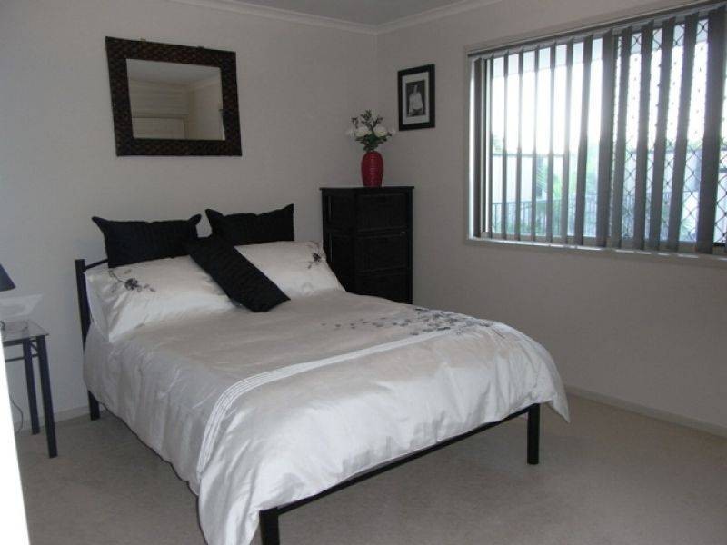 5 Archer Court, Southside QLD 4570