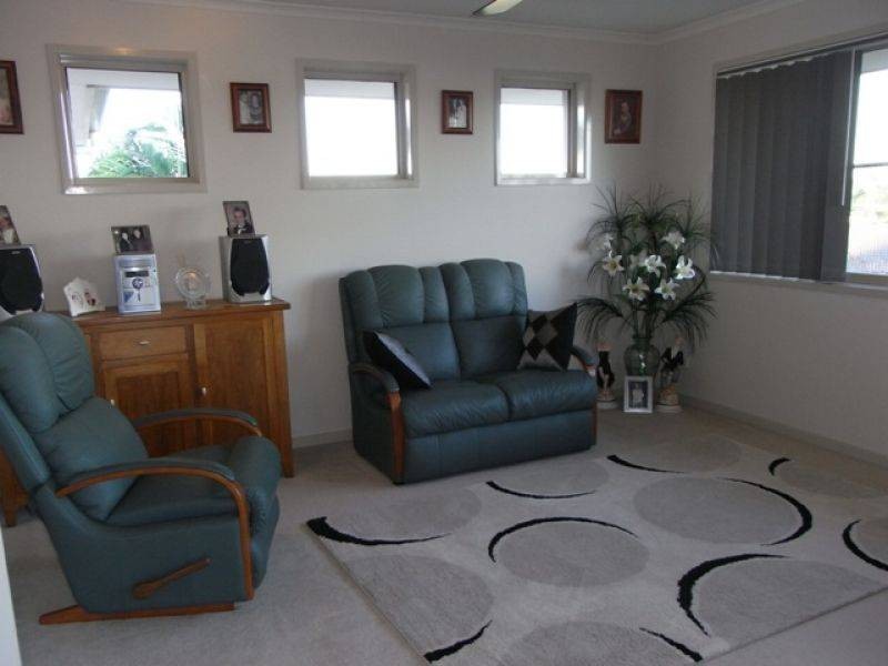 5 Archer Court, Southside QLD 4570
