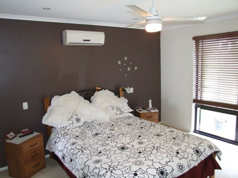 6 Lapis Court, Southside QLD 4570