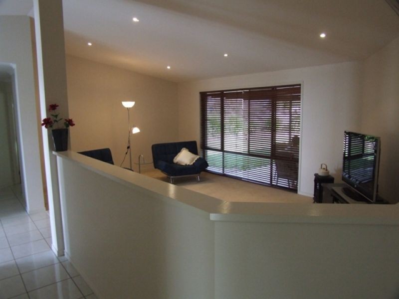 6 Lapis Court, Southside QLD 4570