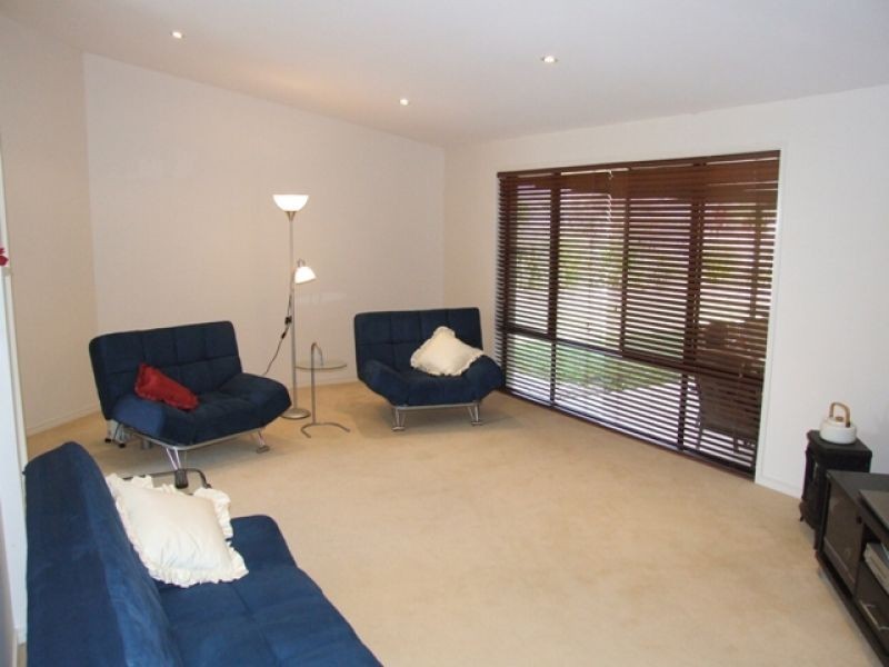 6 Lapis Court, Southside QLD 4570