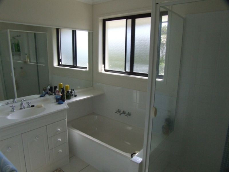 6 Lapis Court, Southside QLD 4570