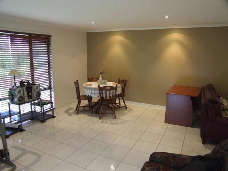 6 Lapis Court, Southside QLD 4570