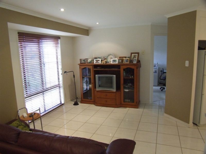 6 Lapis Court, Southside QLD 4570