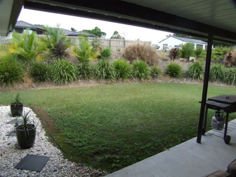 6 Lapis Court, Southside QLD 4570