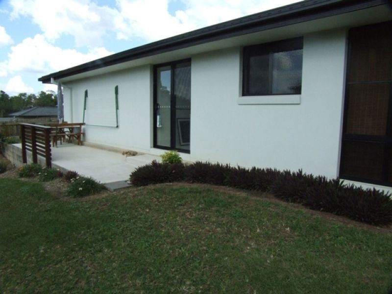 6 Lapis Court, Southside QLD 4570