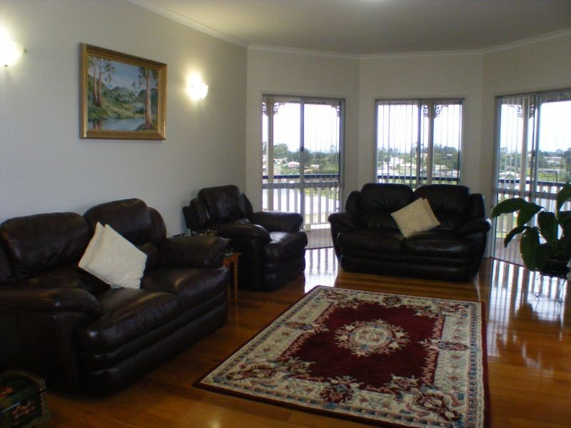 3 Oxley Court, Southside QLD 4570