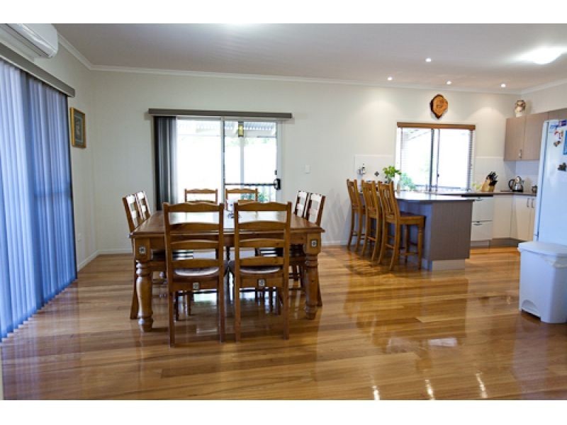 3 Oxley Court, Southside QLD 4570