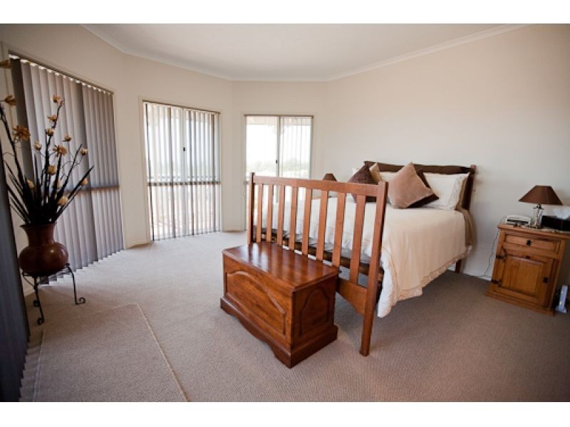 3 Oxley Court, Southside QLD 4570