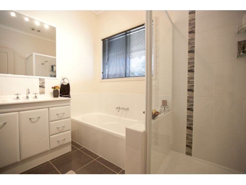 3 Oxley Court, Southside QLD 4570