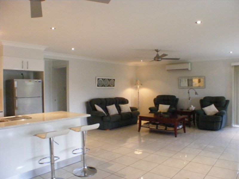 1 Moreton Court, Southside QLD 4570