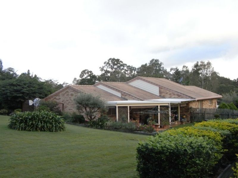 19 Emerald Drive, Southside QLD 4570