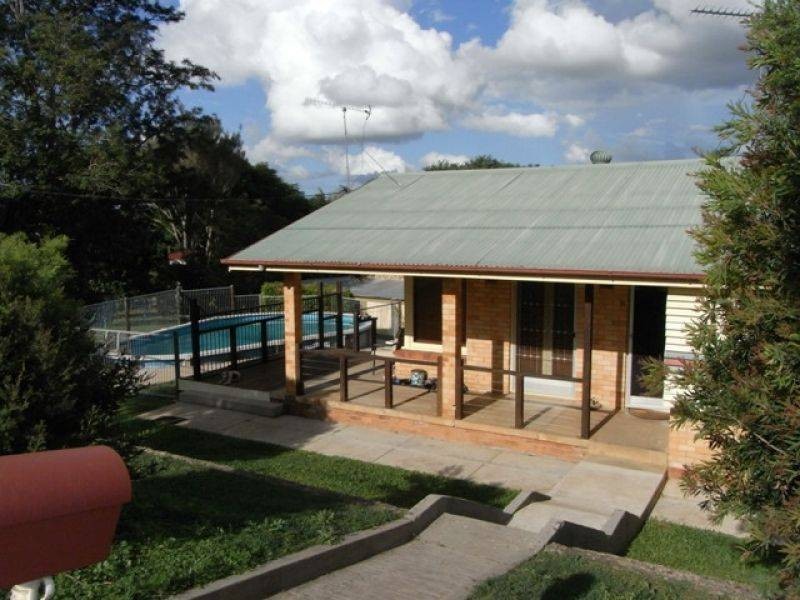 4 Roma Street, Monkland QLD 4570