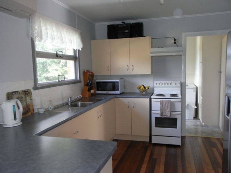 4 Roma Street, Monkland QLD 4570