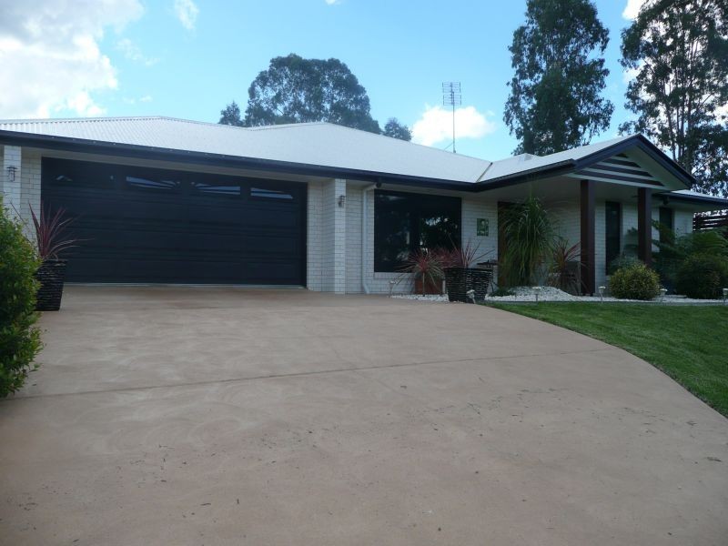 11 Duffy Court, Southside QLD 4570