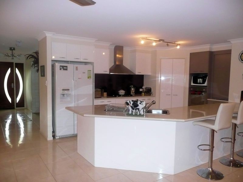 11 Duffy Court, Southside QLD 4570