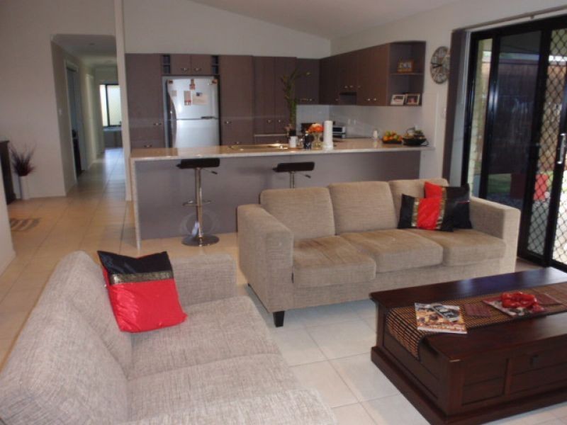 6 Moreton Court, Southside QLD 4570