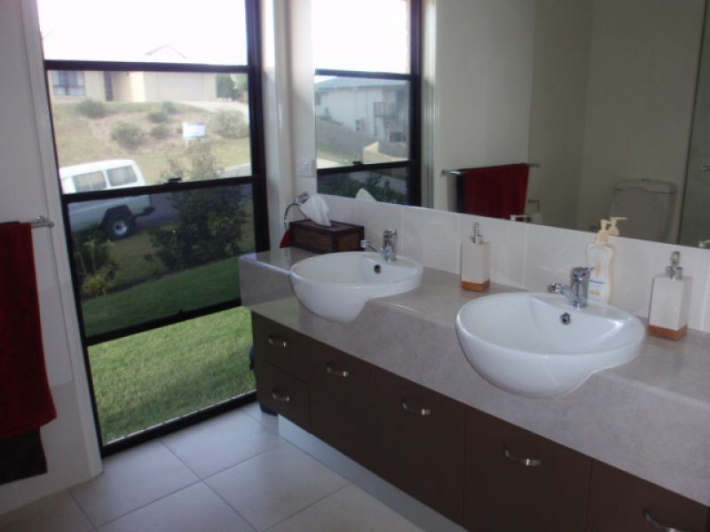 6 Moreton Court, Southside QLD 4570