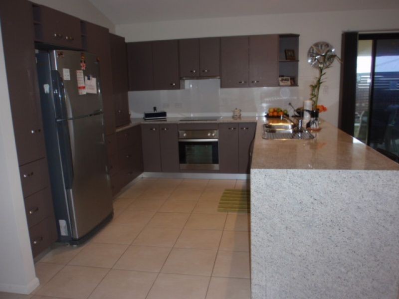 6 Moreton Court, Southside QLD 4570