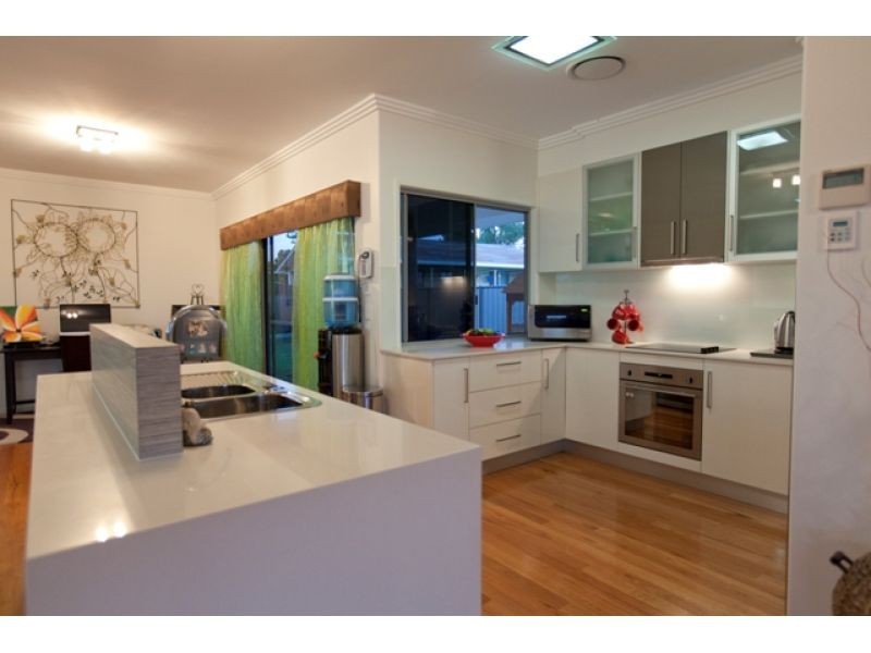 2 Pinnacle Court, Jones Hill QLD 4570