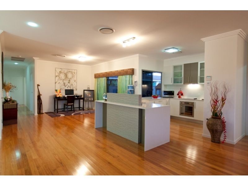 2 Pinnacle Court, Jones Hill QLD 4570