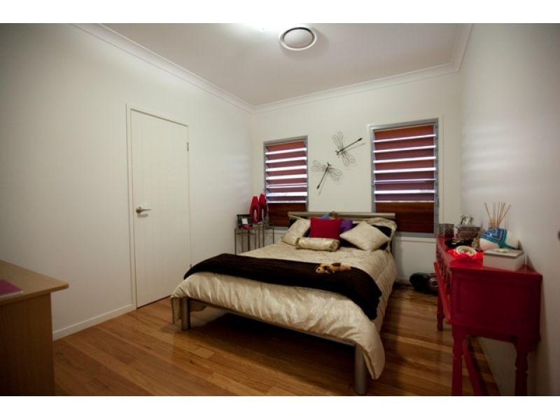 2 Pinnacle Court, Jones Hill QLD 4570