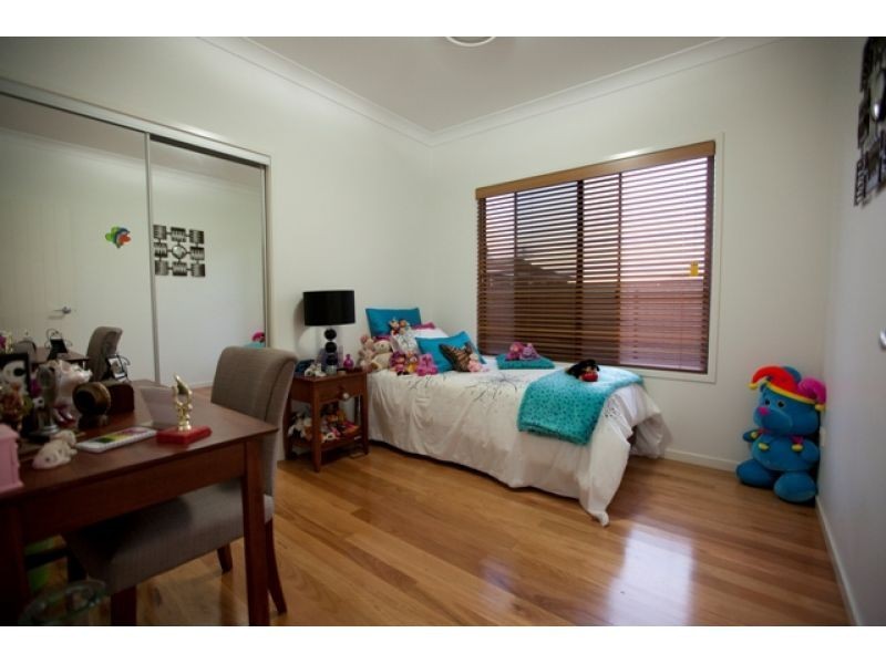 2 Pinnacle Court, Jones Hill QLD 4570