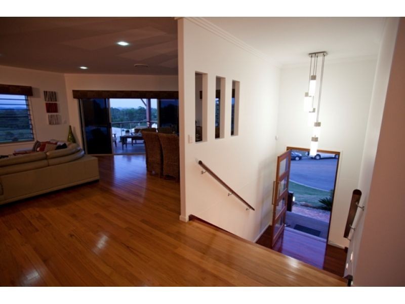 2 Pinnacle Court, Jones Hill QLD 4570