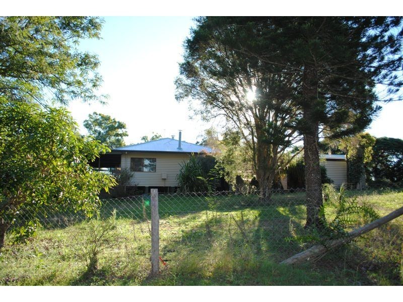 822 Bruce Highway, Chatsworth QLD 4570