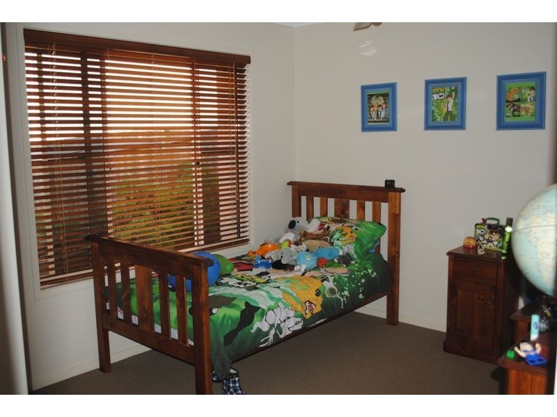 33 Bushland Drive, Southside QLD 4570