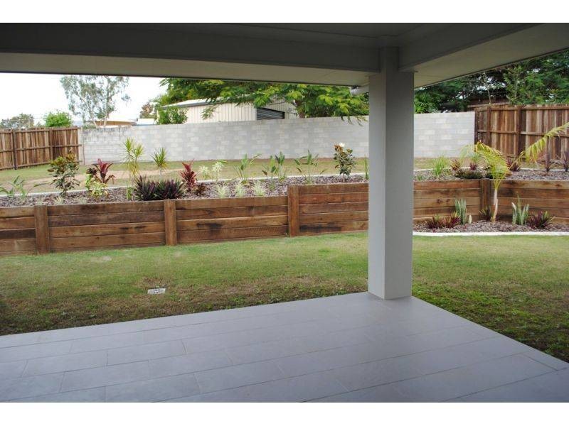 4 Diamond Court, Southside QLD 4570