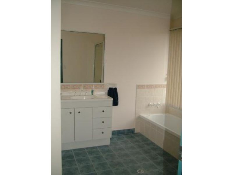 1, 6 Bowlers Drive, Gympie QLD 4570