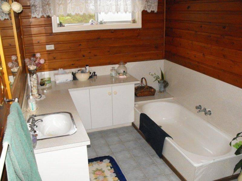 493 BECKMANS Road, Glenwood QLD 4570