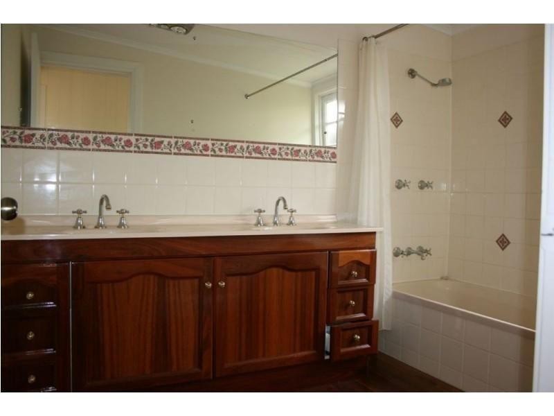 24 Caledonian Hill, Gympie QLD 4570