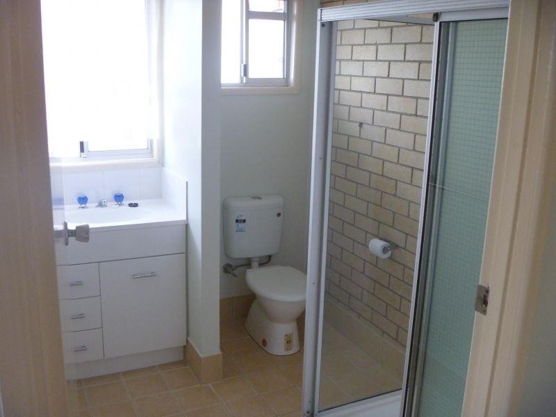 2/21 Power Road, Southside QLD 4570