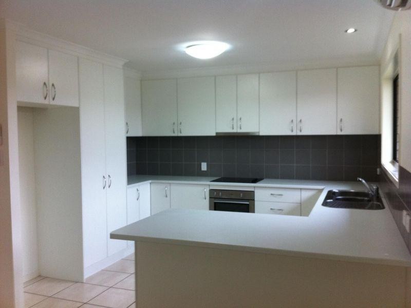 2/1 Suncrest Court, Southside QLD 4570