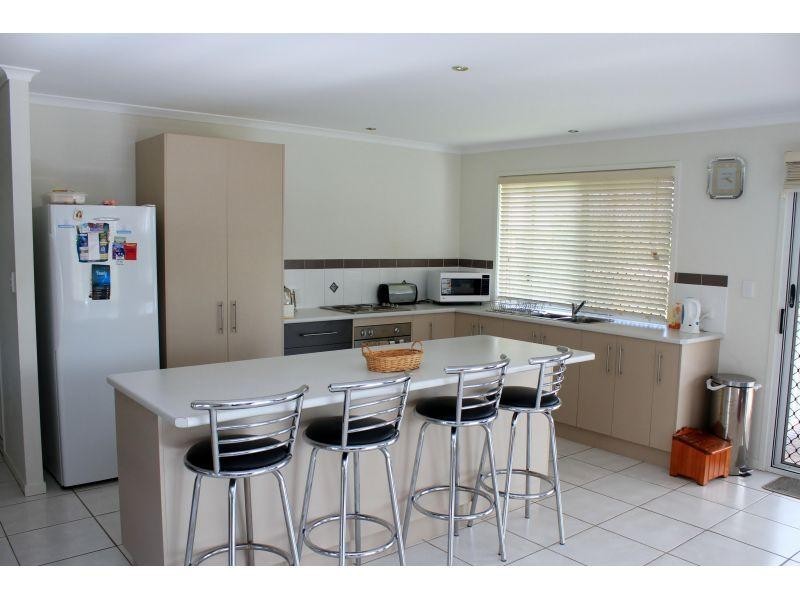 5 Rosewood Court, Southside QLD 4570