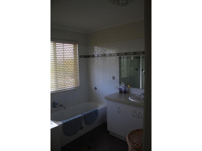 5 Rosewood Court, Southside QLD 4570