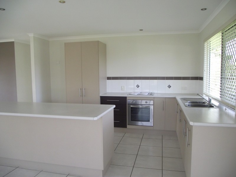 5 Rosewood Court, Southside QLD 4570