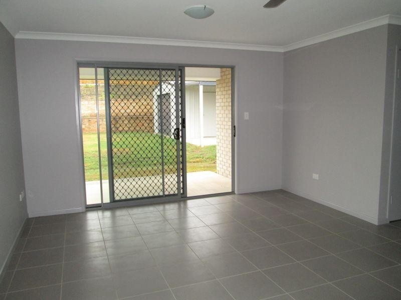 38 Woodlands Drive, Southside QLD 4570