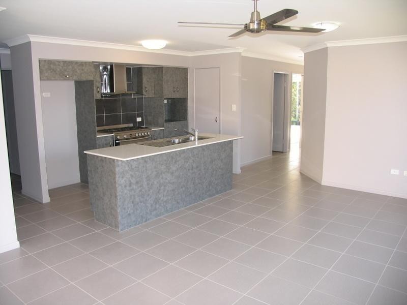 38 Woodlands Drive, Southside QLD 4570